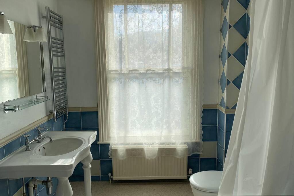 Lynwood - Victorian Home In The Peak District ベイクウェル エクステリア 写真
